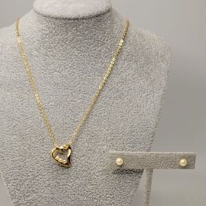 ▪︎New! Avon Jewelry Set